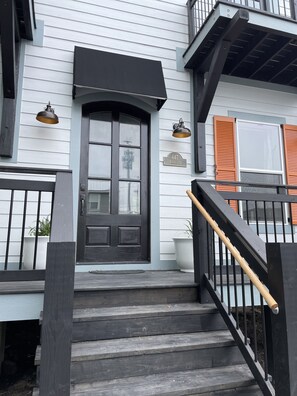 Exterior detail - Gorgeous beach view, private balcony suites (Biloxi)