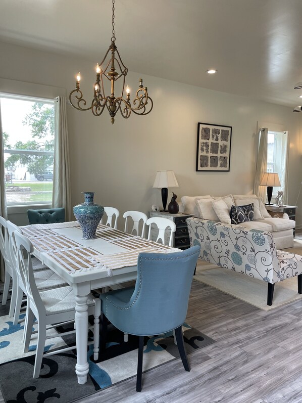 Dining - Gorgeous beach view, private balcony suites (Biloxi)