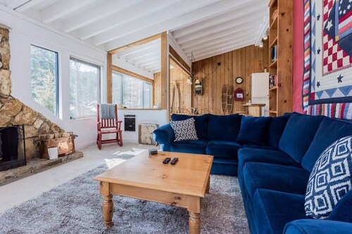 Updated 3Br/3Ba with Panoramic Views. Only Steps to Canyon Lodge!