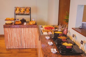 含每日吃到飽早餐