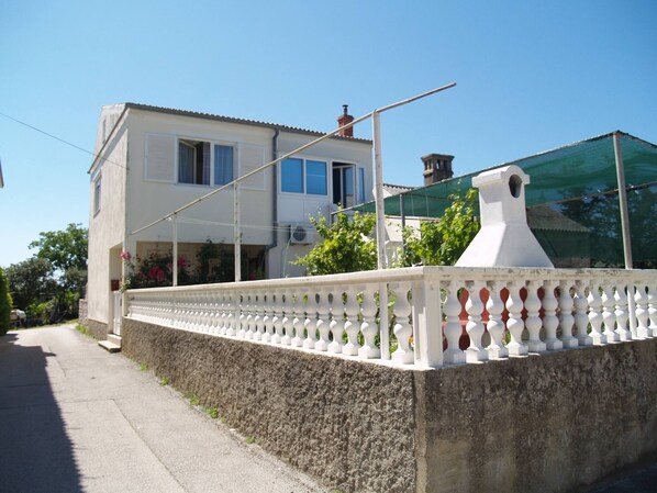 Property grounds - Spacious Holiday House Domenico (Preko)