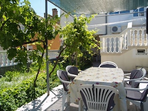 Maison, 4 chambres, fumeurs, terrasse | Restauration extérieure