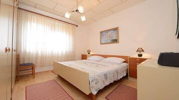 House, 4 Bedrooms, Smoking, Terrace | 4 bedrooms