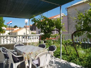 House, 4 Bedrooms, Smoking, Terrace | Outdoor dining