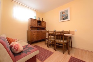 Maison, 4 chambres, fumeurs, terrasse | Restauration