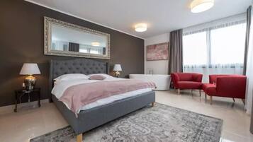 1 bedroom, in-room safe, desk, travel crib