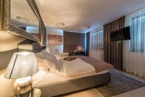 1 bedroom, in-room safe, desk, travel cot -  Plitvice Falls Cottage - Elegant Room near Plitvice Lakes (Plitvica Selo)