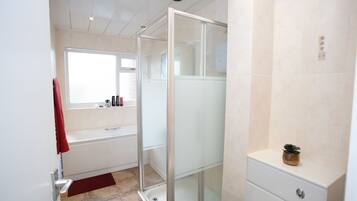 House, Private Bathroom | Bathroom