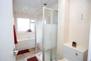 House, Private Bathroom | Bathroom