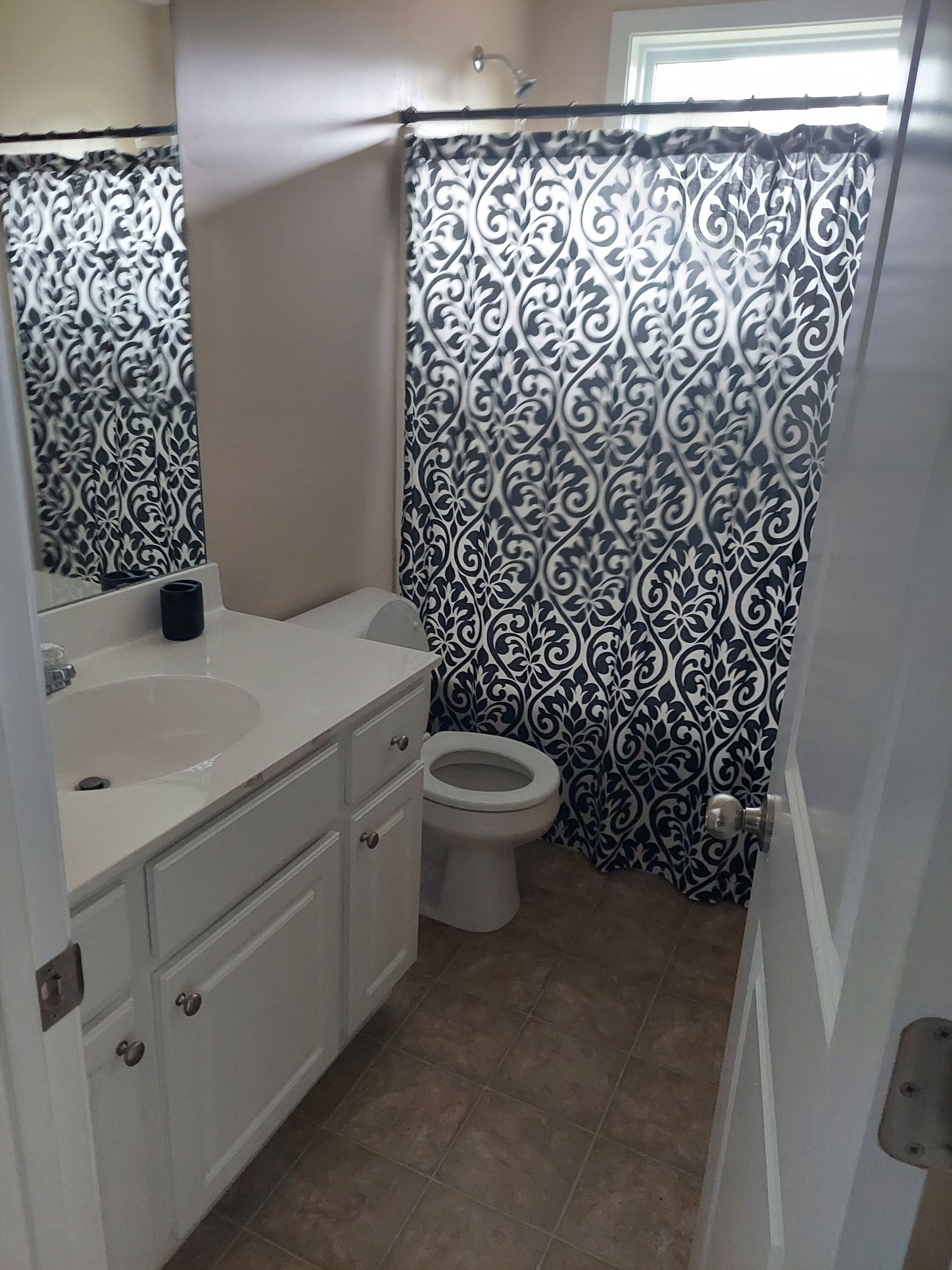 Large house with movie theater sleeps 14+