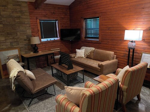 The Red Wilderness Cabin, sleeps up to 6