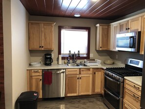 Private kitchen - The Red Wilderness Cabin, sleeps up to 6 (Marion)