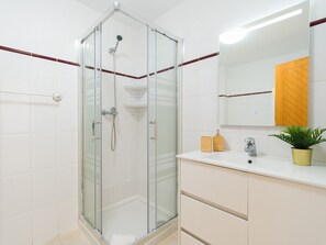 Shower, hair dryer, towels, toilet paper