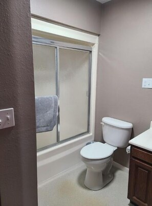 Hair dryer, towels, soap, toilet paper - Comfy bungalow (Carthage)
