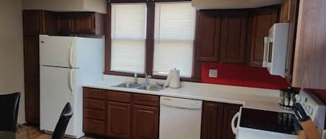 Fridge, microwave, stovetop, dishwasher