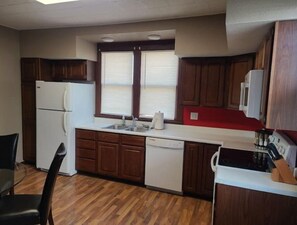 冷蔵庫、電子レンジ、コンロ、食器洗い機