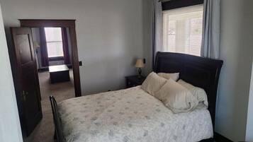 1 bedroom, desk, free WiFi, bed sheets