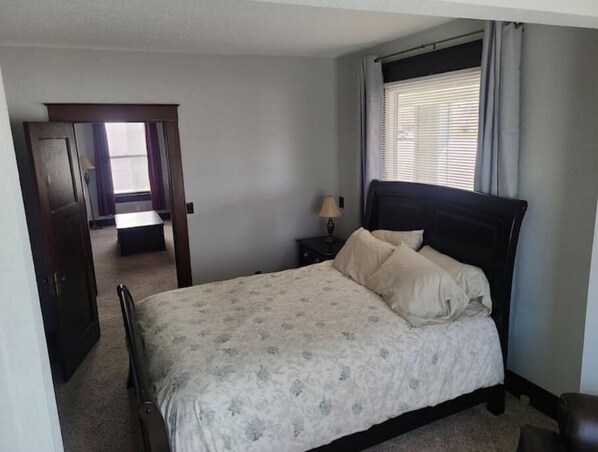 1 bedroom, desk, free WiFi, bed sheets