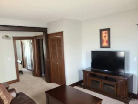 Smart TV. Comfy bungalow