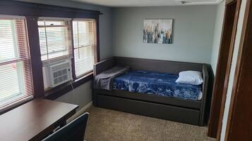 1 bedroom, desk, iron/ironing board, free WiFi