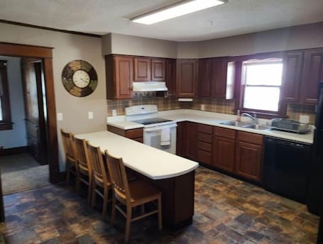 Fridge, microwave, stovetop, dishwasher. Cozy upstairs bungalow