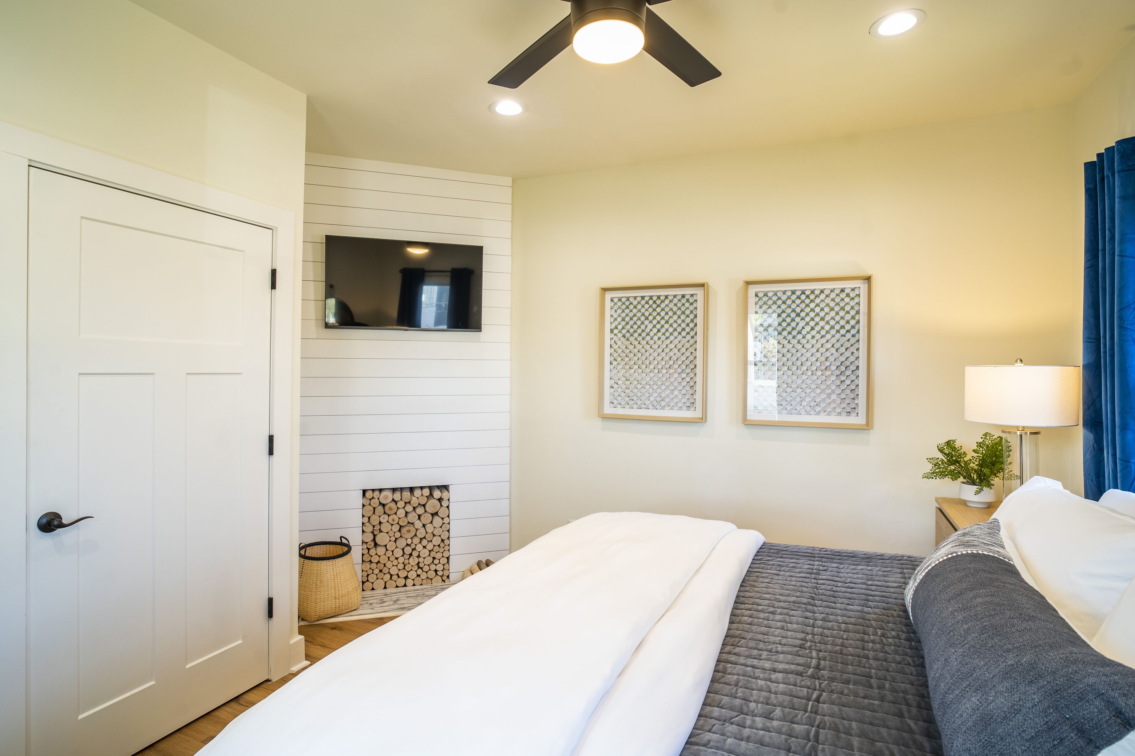 3 bedrooms, iron/ironing board, travel crib, free WiFi