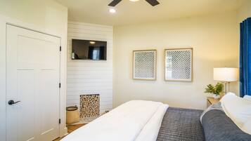 3 bedrooms, iron/ironing board, travel crib, free WiFi