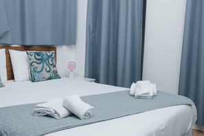 4 Schlafzimmer, Schreibtisch, Bügeleisen/Bügelbrett, Reisekinderbett
