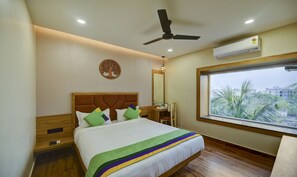 Phòng Tiêu chuẩn | Bàn, bàn ủi/dụng cụ ủi quần áo, bộ trải giường 