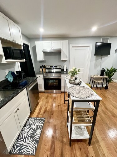 Cozy 2-Floor Apartment with Garage Access