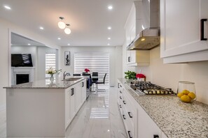 Executive House | Private kitchen | Full-sized fridge, microwave, oven, stovetop - Aaira Suites Luxury Villa (Brampton)