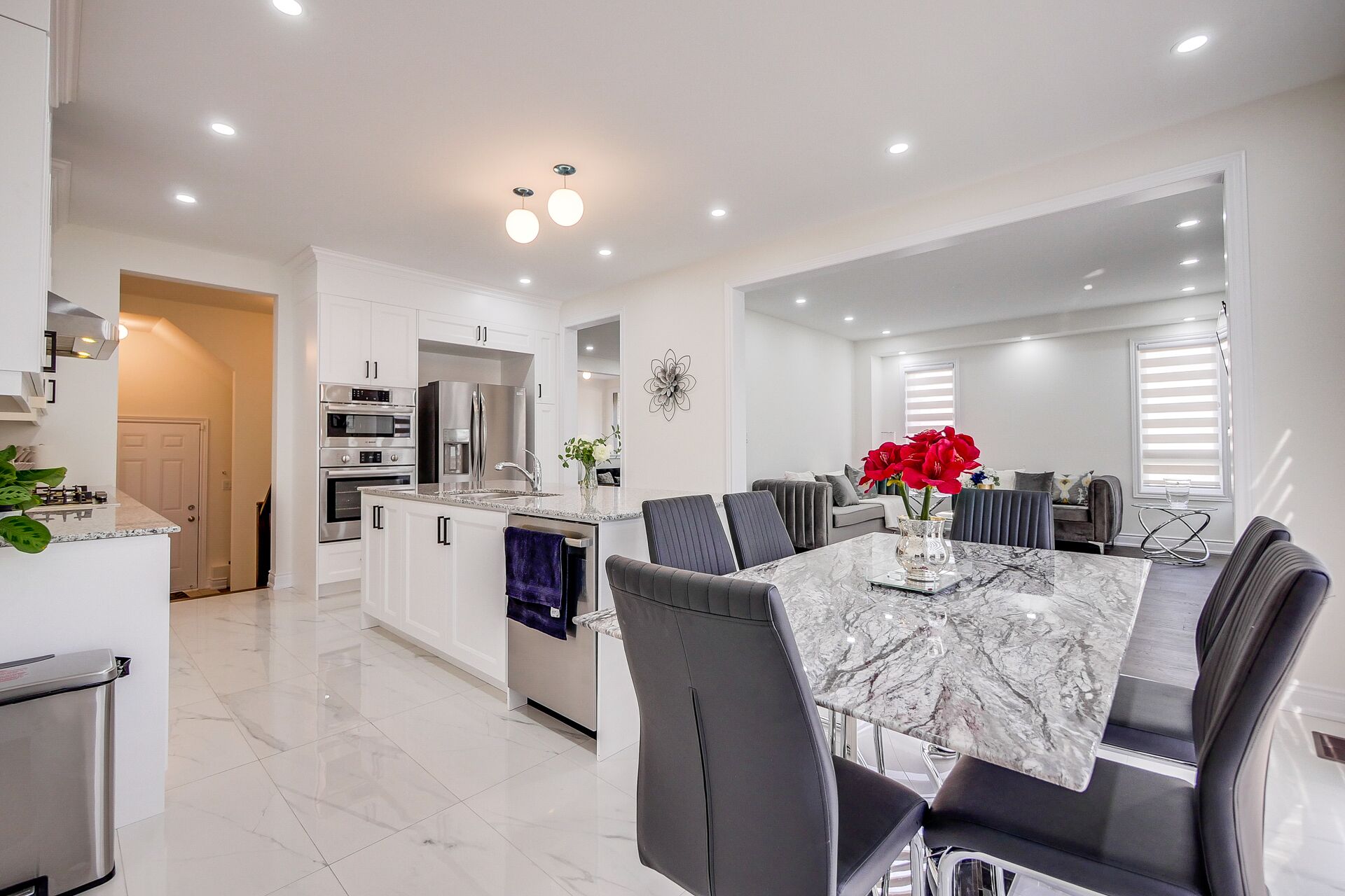 Nhà Executive | Khu vực ăn uống tại phòng