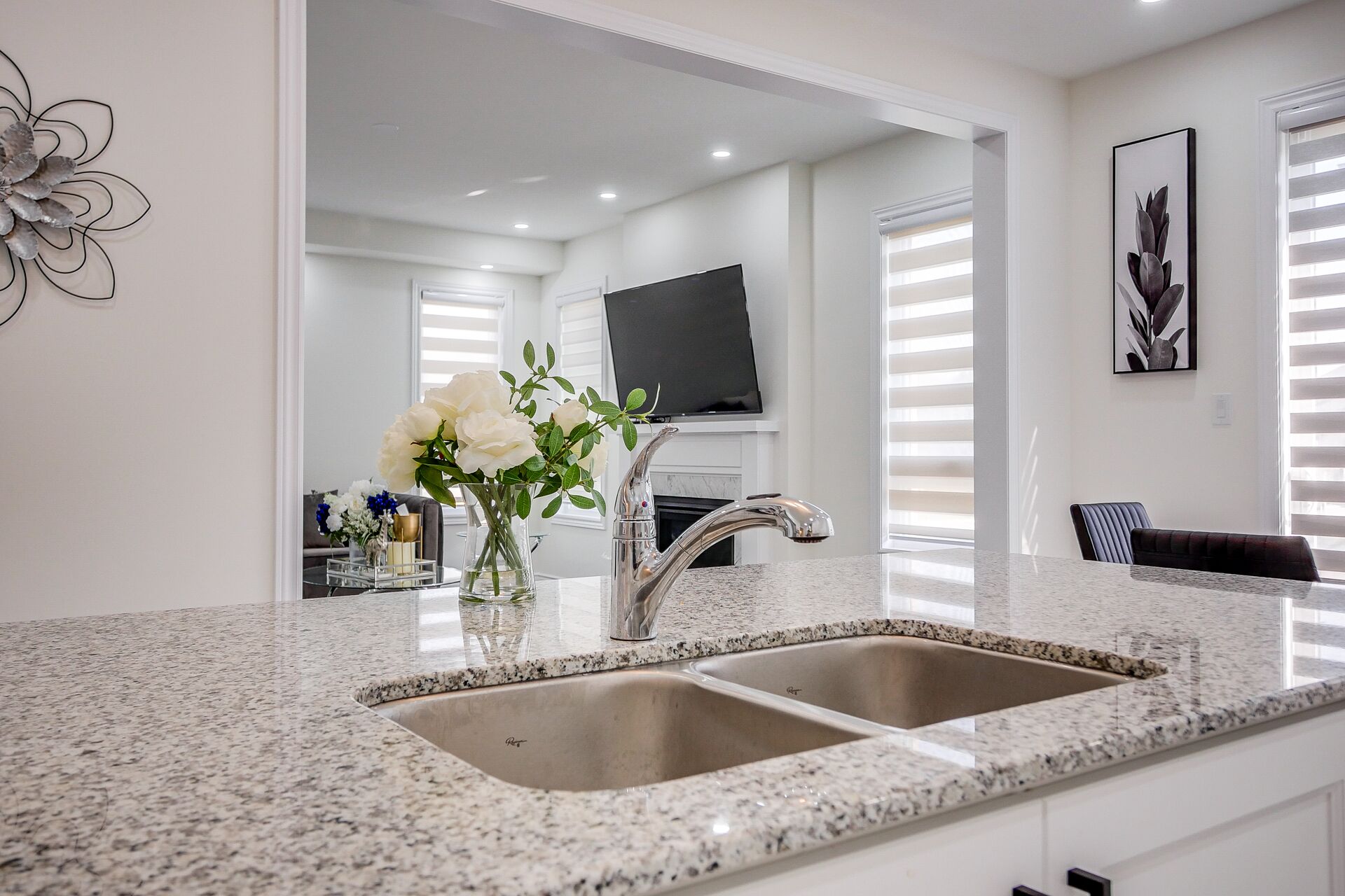 Executive House | Private kitchen | Full-sized fridge, microwave, oven, stovetop