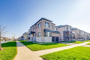 Exterior - Aaira Suites Luxury Villa (Brampton)