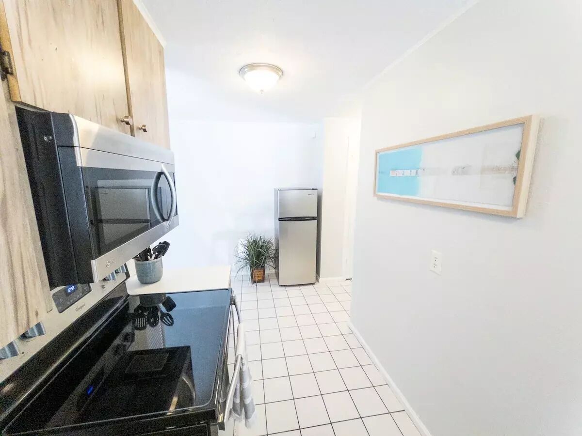 Cozy Bungalow in Prime location!