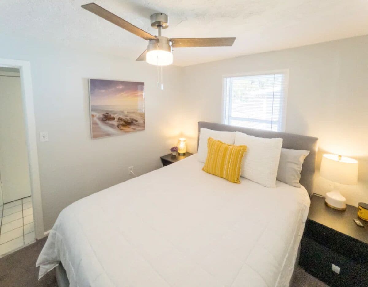 Cozy Bungalow in Prime location!