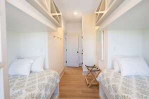 5 bedrooms, iron/ironing board, free WiFi, bed sheets