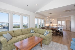 Smart TV, fireplace - LAKESIDE SERENITY- panoramic views on a private road, sleeps 14  (Carolina Beach)