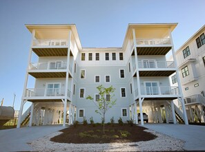 Exterior - LAKESIDE SERENITY- panoramic views on a private road, sleeps 14  (Carolina Beach)