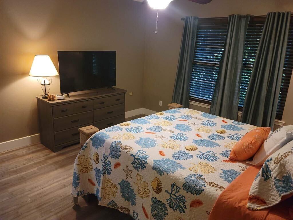 Family + Dog friendly home 5 miles from the beach! Game Room Inside!