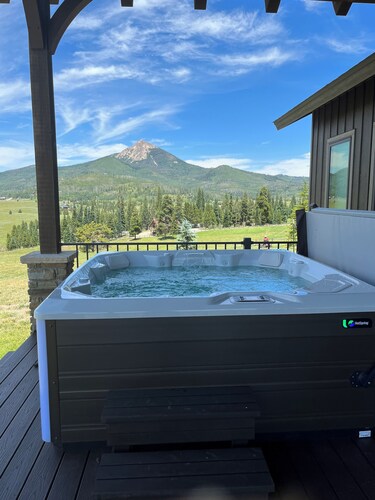 Views, views, views!!!  Secluded setting over-looking beautiful Steamboat Lake.