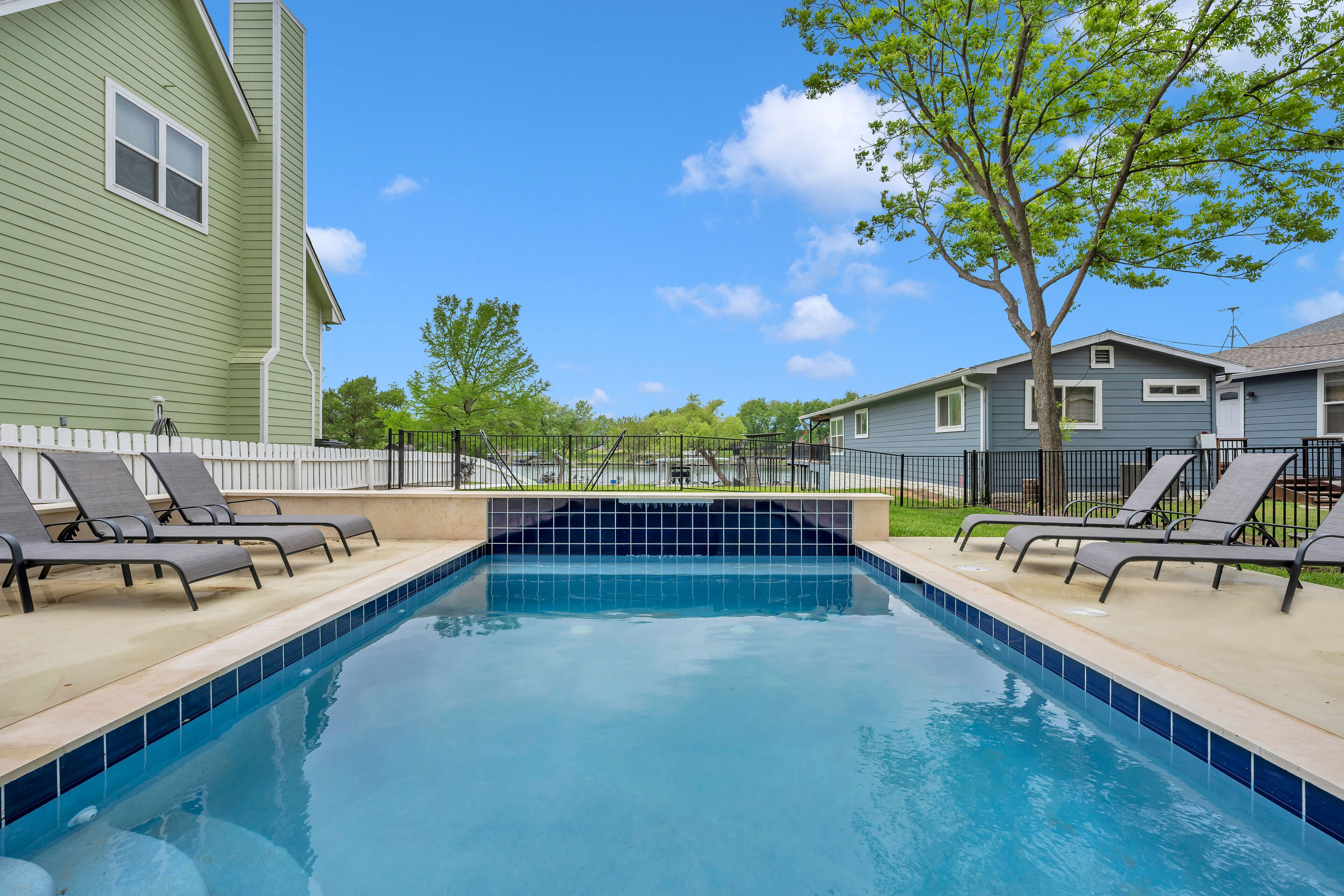 *New Listing* Endless Summer l Waterfront Home With Pool On The Colorado Arm