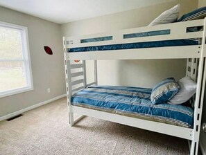 4 chambres, fer et planche à repasser, Wi-Fi gratuit, draps fournis