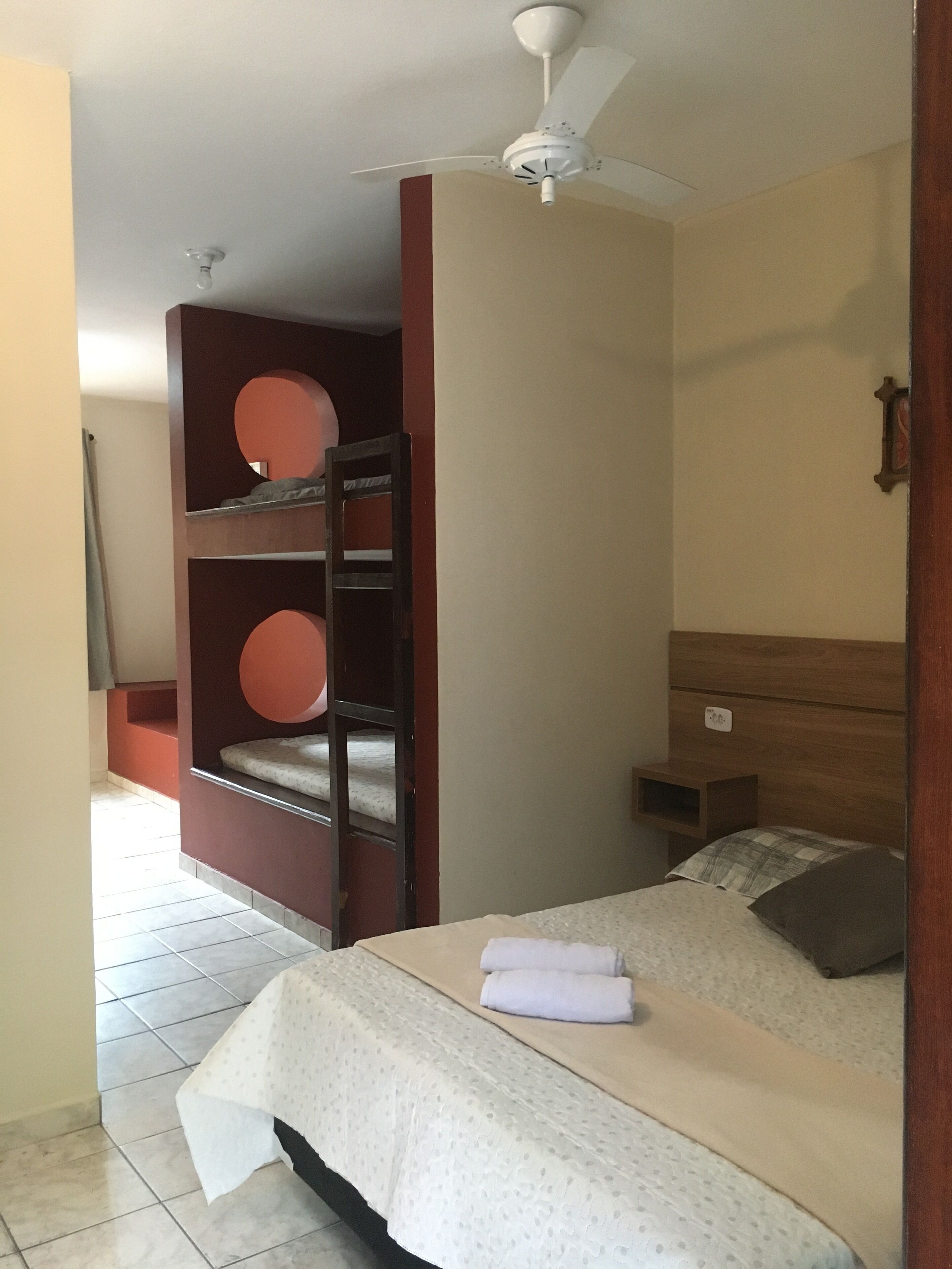 Minibar, Schreibtisch, laptopgeeigneter Arbeitsplatz