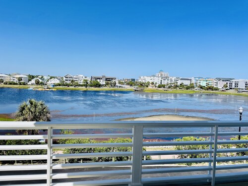 10 BR, Sleeps 26, Panoramic Views, Walk to Beach + Boardwalk, Directly on Lake
