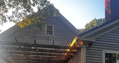 1780 Historical House on the Shoreline Close to Beaches