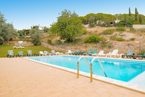 Pool - Casa Amiga - Communal pool & garden, just 500m from beach (Carvoeiro)