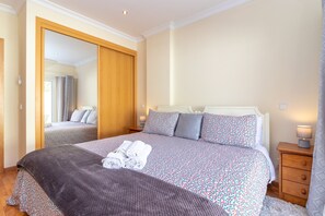 1 bedroom, iron/ironing board, free WiFi, bed sheets - Casa Amiga - Communal pool & garden, just 500m from beach (Carvoeiro)