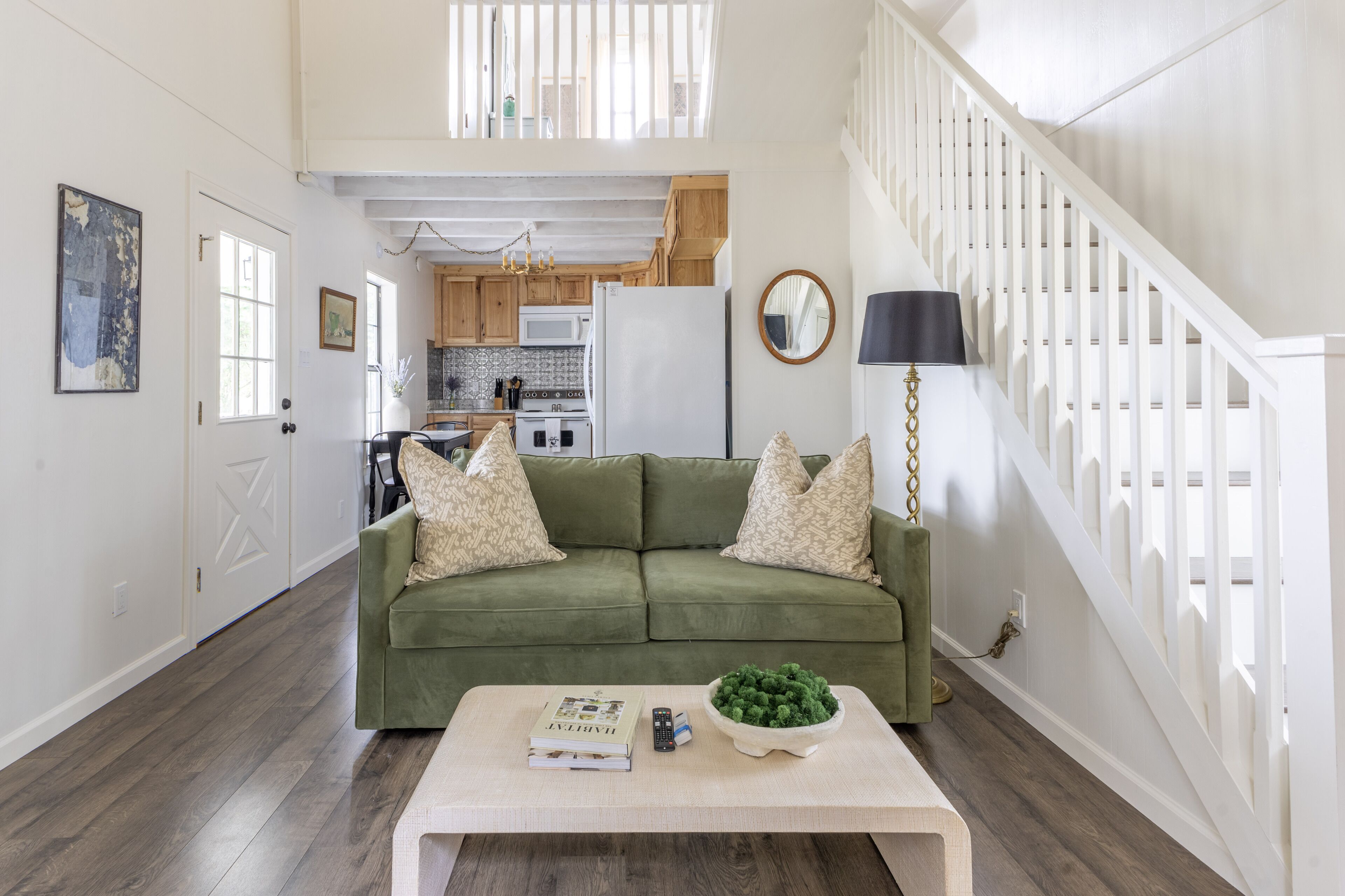 IN TOWN, walk to antiques! Sleeps 6 + Fire Pit