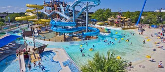 Waterwheel Escape - River access+2pools+4 hot tubs